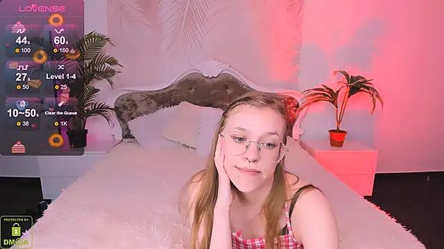 Snapshot of LayriantaVee chatting on 03.18.25 LayriantaVee online show from 03.18.25