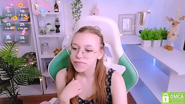 Snapshot of LayriantaVee chatting on 03.19.25 LayriantaVee online show from 03.19.25