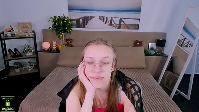 Snapshot of LayriantaVee chatting on 03.22.25 LayriantaVee online show from 03.22.25