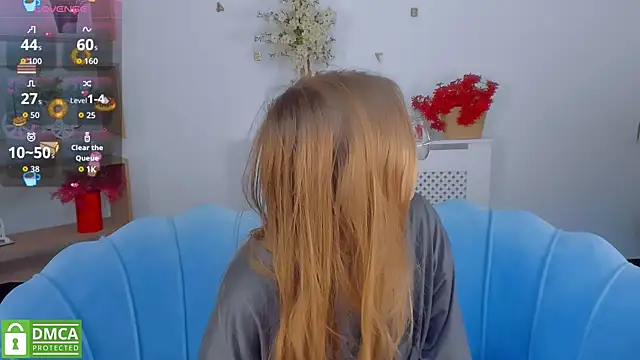 Snapshot of LayriantaVee chatting on 09.27.25 LayriantaVee online show from 09.27.25