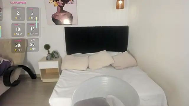 Scarlett  bell online show from 09.13.25