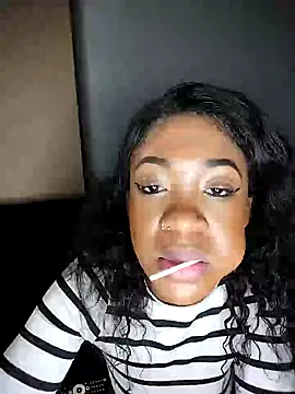 Snapshot of pixie-na chatting on 10.27.25 pixie-na online show from 10.27.25