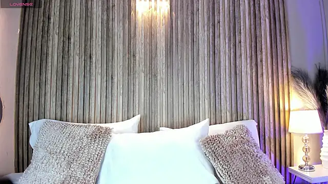 HannaPaola online show from 12.16.25