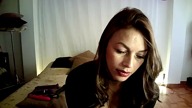 Hanna Charming online show from 11.07.25