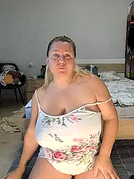Snapshot of Anna_Curvy chatting on 07.27.26 Anna Curvy online show from 07.27.26