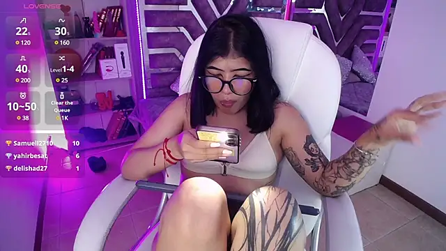 AliceWalker 11 online show from 03.05.25