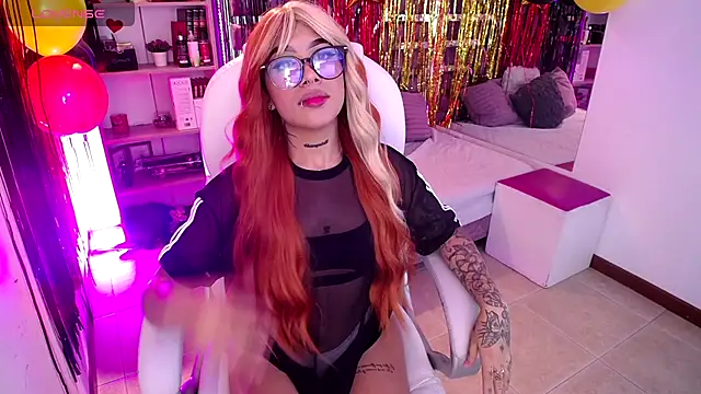 AliceWalker 11 online show from 09.17.25