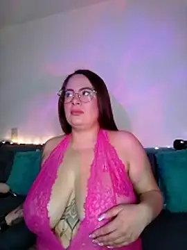 Snapshot of soofy__ chatting on 02.14.26 soofy online show from 02.14.26