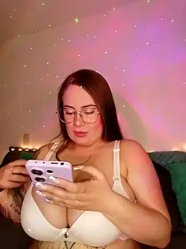 Snapshot of soofy__ chatting on 02.18.26 soofy online show from 02.18.26