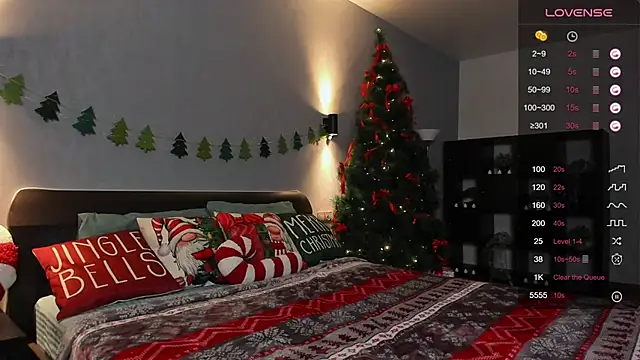 hannacheekss  online show from 12.17.24