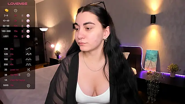 hannacheekss  online show from 01.24.25