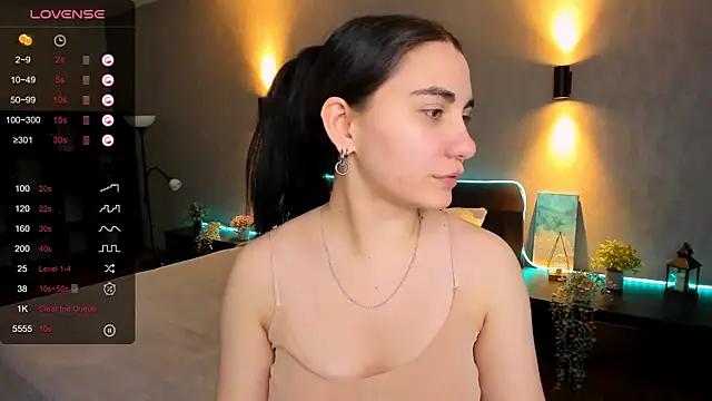 hannacheekss  online show from 01.27.25