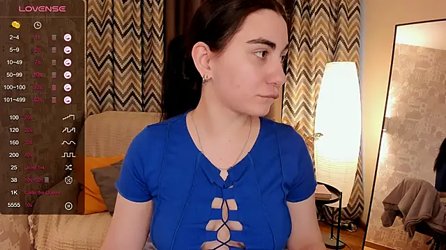 hannacheekss  online show from 02.21.25