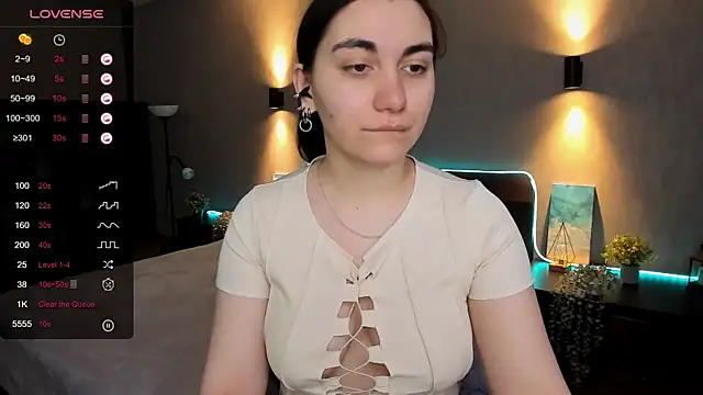 hannacheekss  online show from 03.14.25