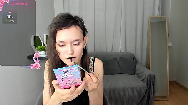 Emily Strikeee online show from 12.04.24