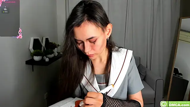 Emily Strikeee online show from 12.07.24