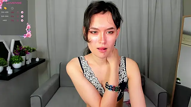 Emily Strikeee online show from 12.08.24