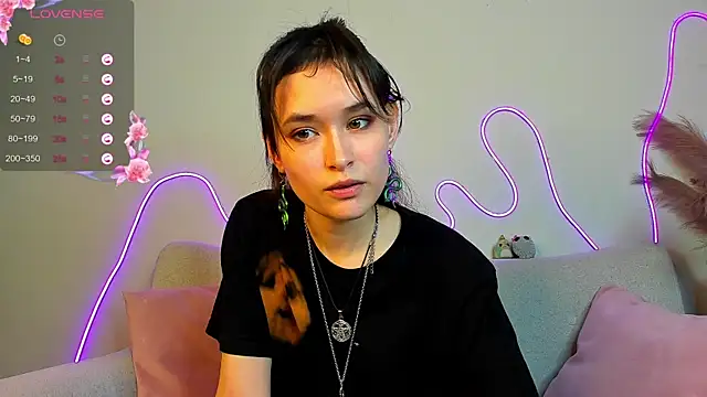 Emily Strikeee online show from 02.11.25