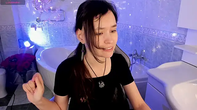 Emily Strikeee online show from 10.09.25