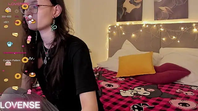 Emily Strikeee online show from 03.09.26