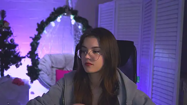 Snapshot of EvaThopson chatting on 12.25.24 EvaThopson online show from 12.25.24