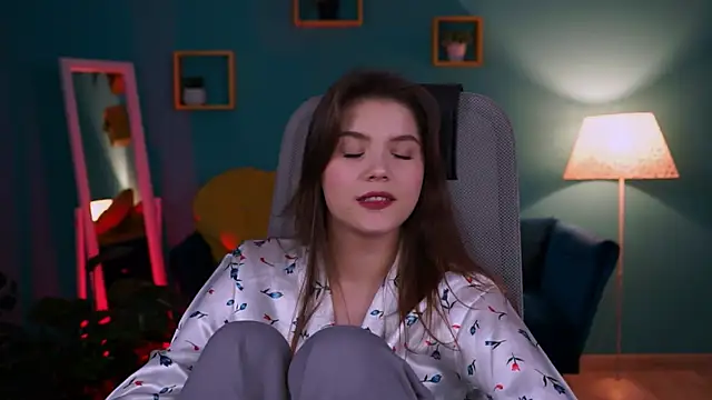 Snapshot of EvaThopson chatting on 01.28.25 EvaThopson online show from 01.28.25