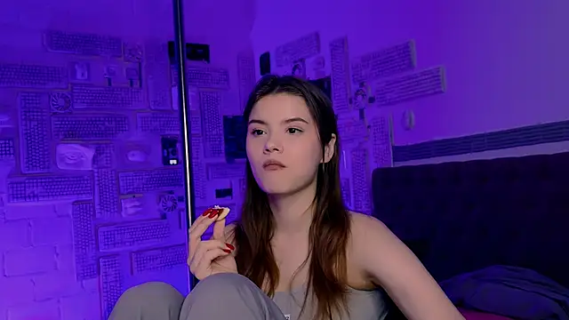 Snapshot of EvaThopson chatting on 02.06.25 EvaThopson online show from 02.06.25