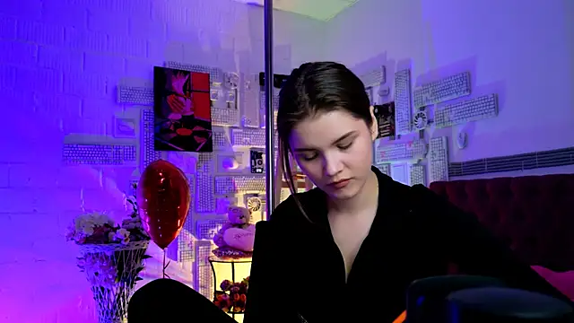 Snapshot of EvaThopson chatting on 02.13.25 EvaThopson online show from 02.13.25