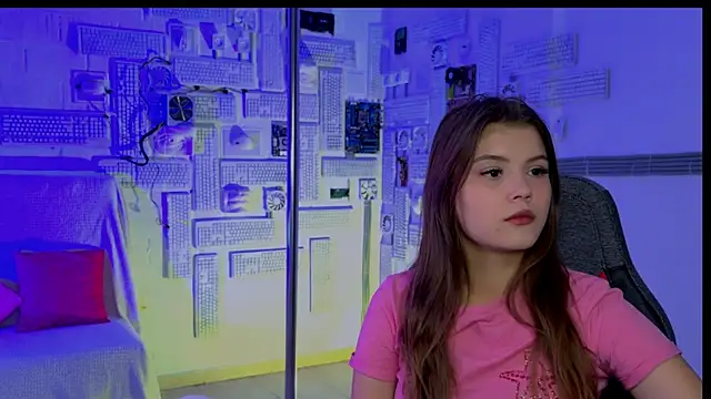 Snapshot of EvaThopson chatting on 10.02.25 EvaThopson online show from 10.02.25