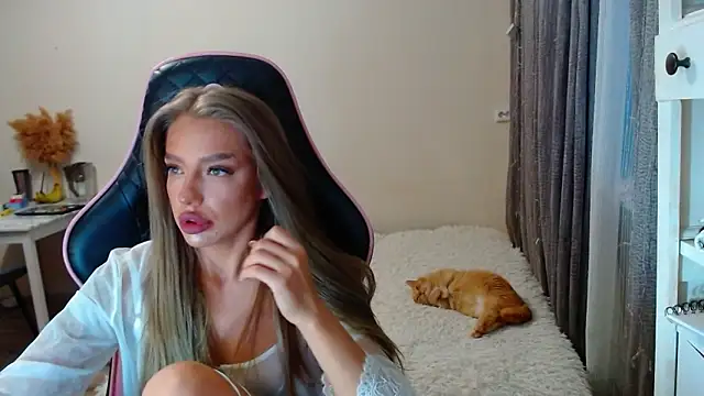 Snapshot of lonely_dreamm chatting on 01.04.25 lonely dreamm online show from 01.04.25