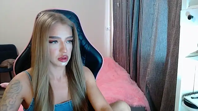 Snapshot of lonely_dreamm chatting on 02.07.25 lonely dreamm online show from 02.07.25