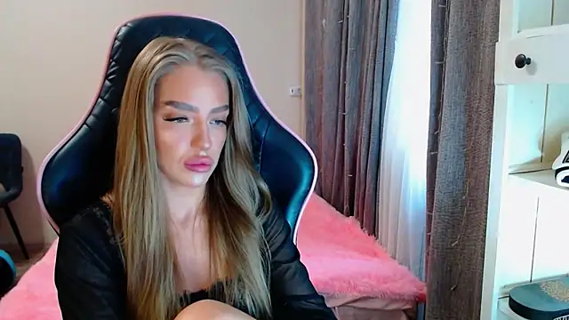 Snapshot of lonely_dreamm chatting on 02.09.25 lonely dreamm online show from 02.09.25