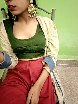 Snapshot of EACH_555 chatting on 11.24.25 EACH 555 online show from 11.24.25