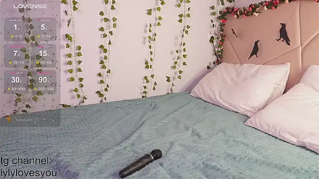 lylylovesyou online show from 10.24.25