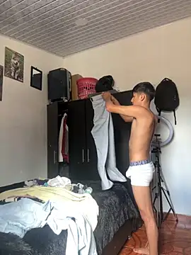 Snapshot of The__Rodriguez chatting on 09.10.25 The Rodriguez online show from 09.10.25