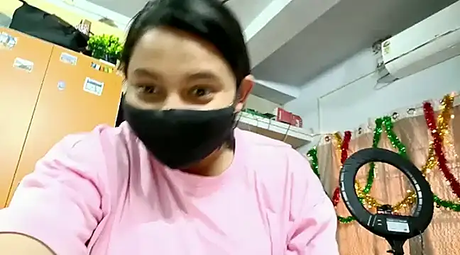 Snapshot of Deshi_Chori chatting on 02.12.25 Deshi Chori online show from 02.12.25