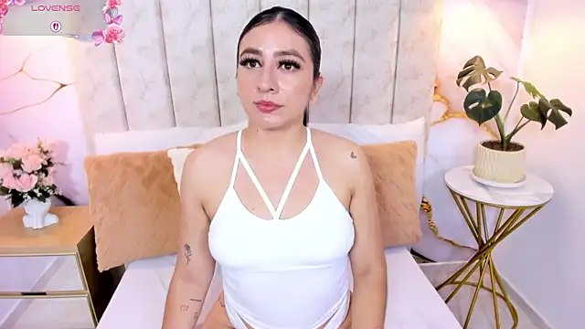 LauraSmith-01 online show from 03.18.26