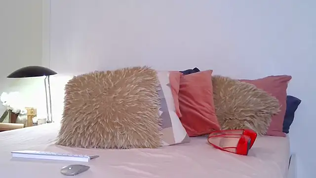 JuliaMartini online show from 11.28.25