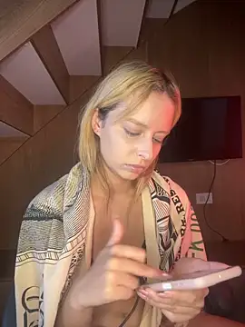Snapshot of Bellahcha chatting on 04.19.26 Bellahcha online show from 04.19.26