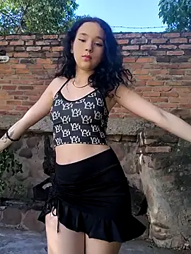 sweet outdoor charm online show from 09.28.25