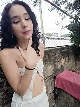 Snapshot of sweet_outdoor_charm chatting on 02.15.26 sweet outdoor charm online show from 02.15.26