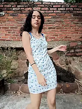 Snapshot of sweet_outdoor_charm chatting on 03.04.26 sweet outdoor charm online show from 03.04.26