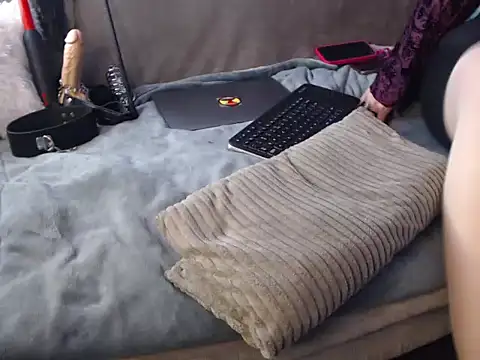Snapshot of GoddessMonicaNylon chatting on 03.12.26 GoddessMonicaNylon online show from 03.12.26