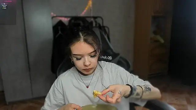 Snapshot of SweetyDeviliya chatting on 04.09.26 SweetyDeviliya online show from 04.09.26