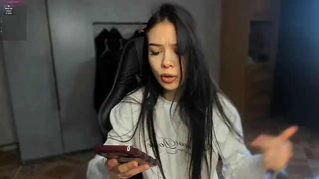 Snapshot of SweetyDeviliya chatting on 04.14.26 SweetyDeviliya online show from 04.14.26