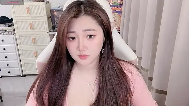 Snapshot of Stars_Elyn chatting on 05.29.26 Stars Elyn online show from 05.29.26