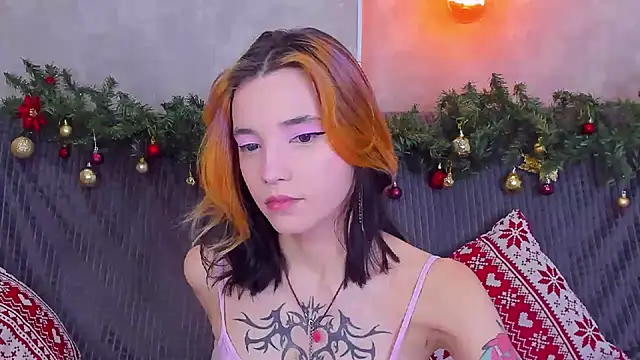 Snapshot of as1an_girlfriend chatting on 12.15.24 as1an girlfriend online show from 12.15.24