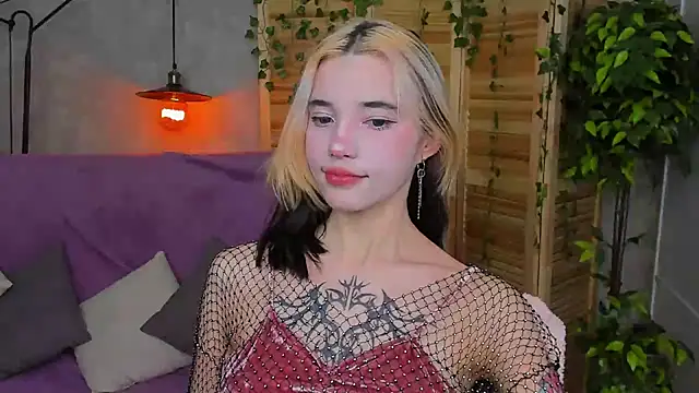 Snapshot of as1an_girlfriend chatting on 01.18.25 as1an girlfriend online show from 01.18.25