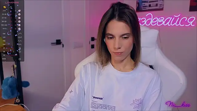 Snapshot of _ni_kiss chatting on 09.18.25 ni kiss online show from 09.18.25