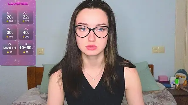 Snapshot of Wild_Sophie_ chatting on 12.18.24 Wild Sophie online show from 12.18.24